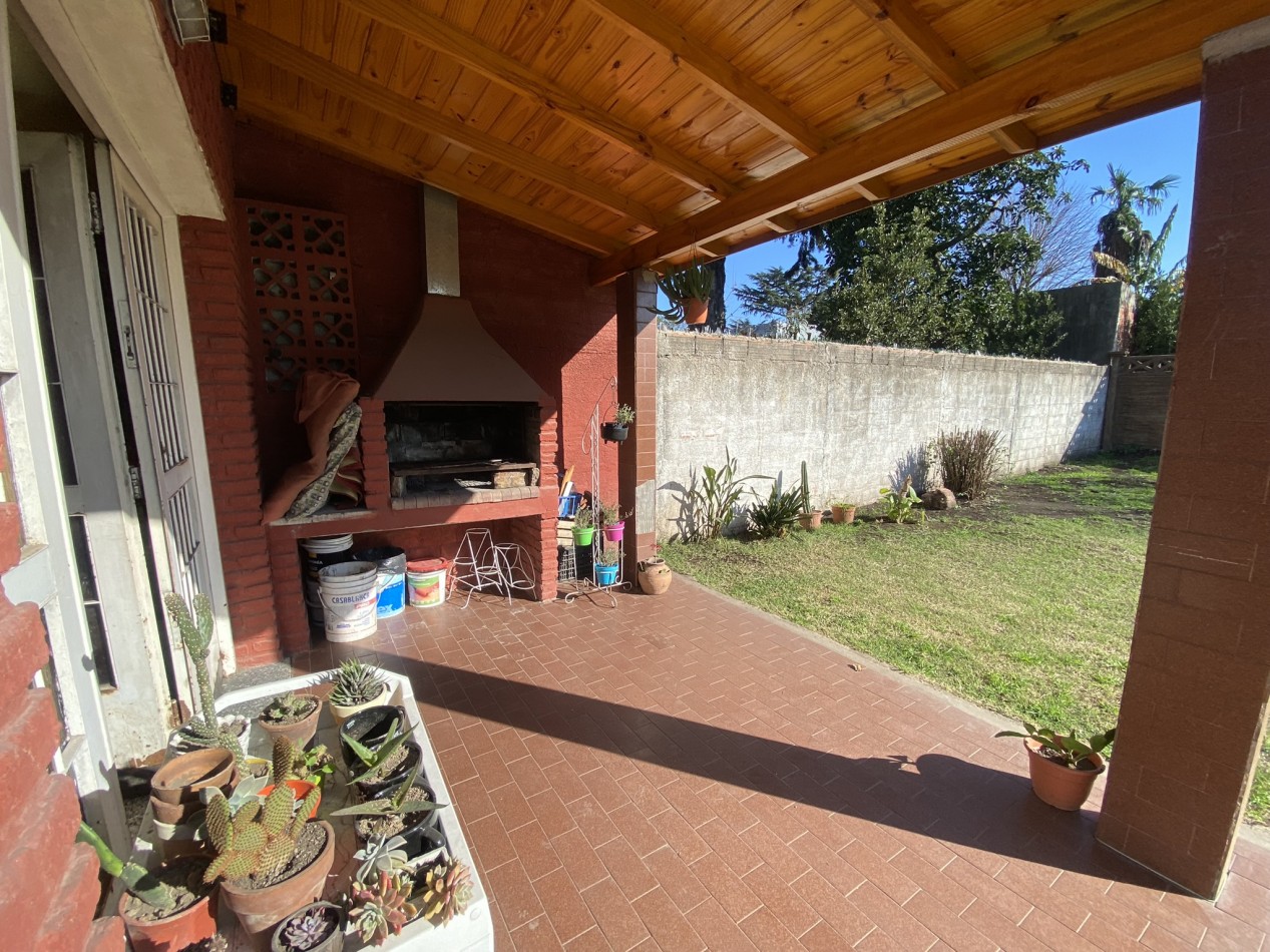  Chalet en venta, 4 ambientes, Ciudad Evita