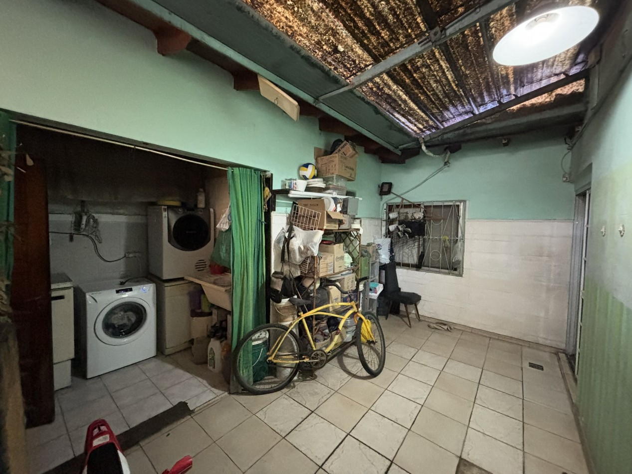 Casa 4 ambientes con departamento, San Justo