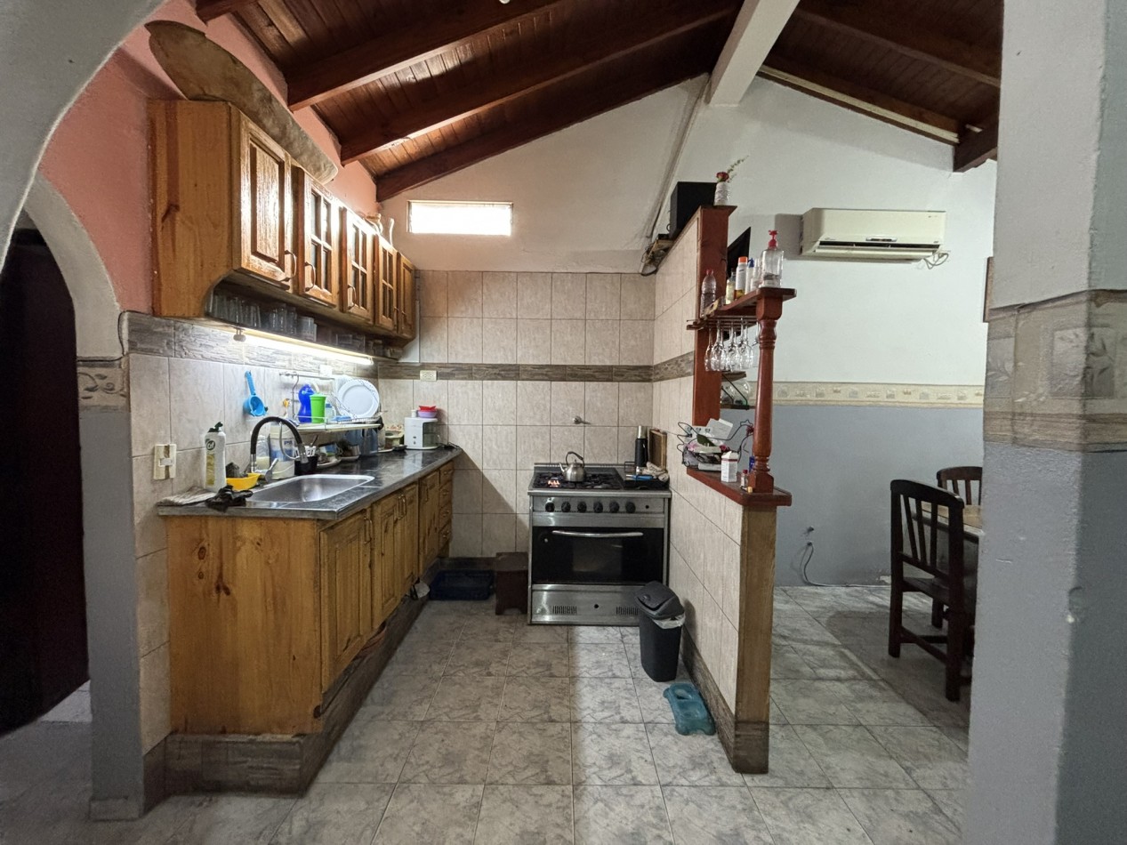 Casa 4 ambientes con departamento, San Justo