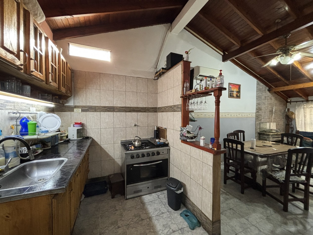 Casa 4 ambientes con departamento, San Justo