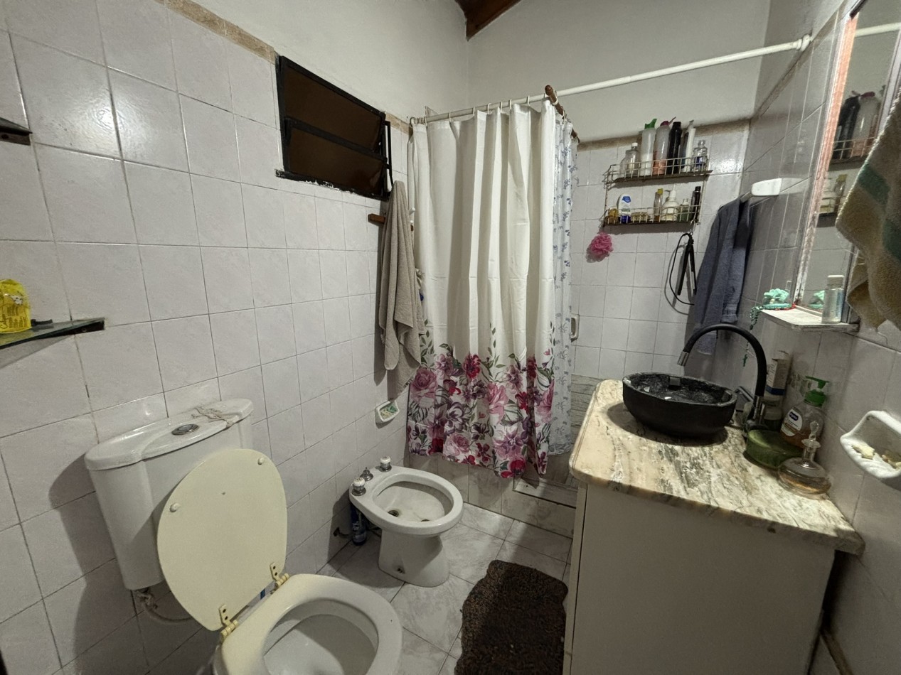 Casa 4 ambientes con departamento, San Justo