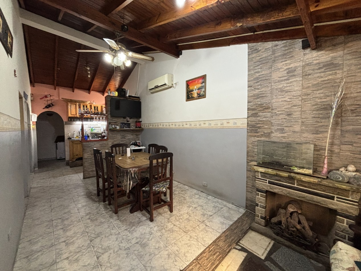 Casa 4 ambientes con departamento, San Justo