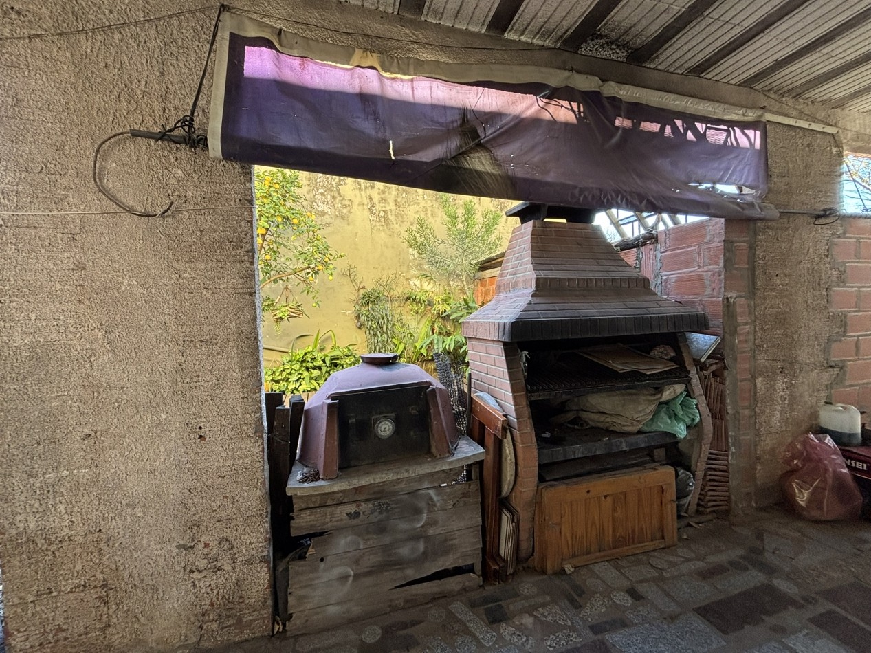 Casa 4 ambientes con departamento, San Justo