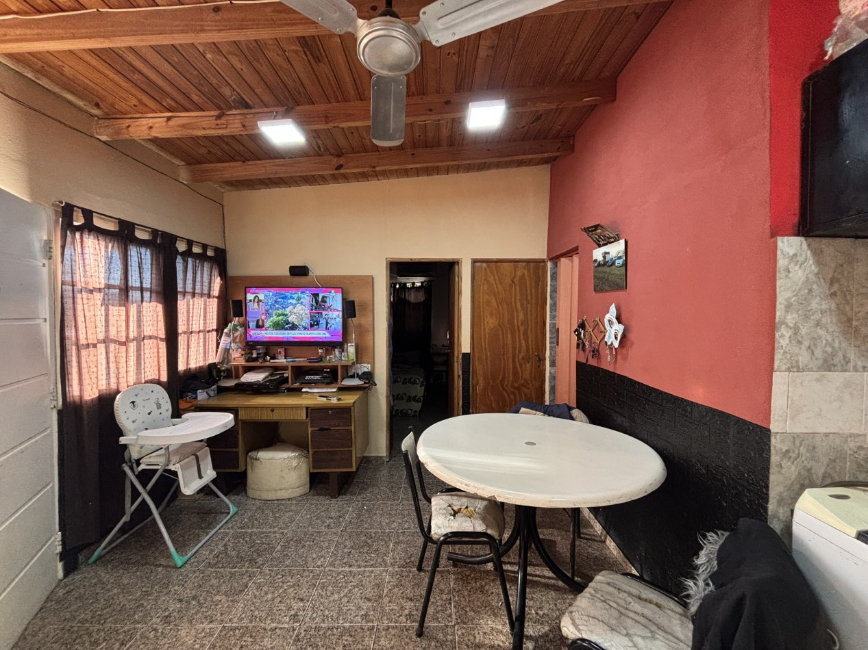 Casa 4 ambientes con departamento, San Justo