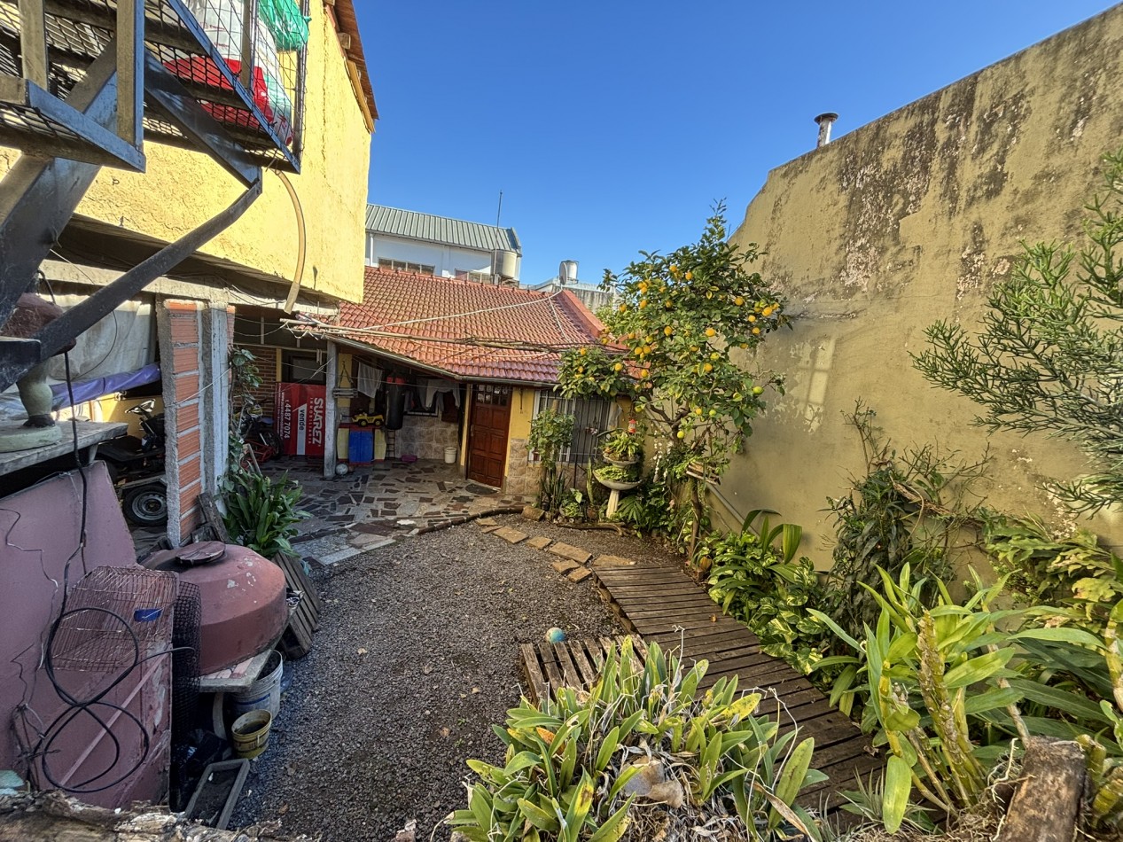Casa 4 ambientes con departamento, San Justo