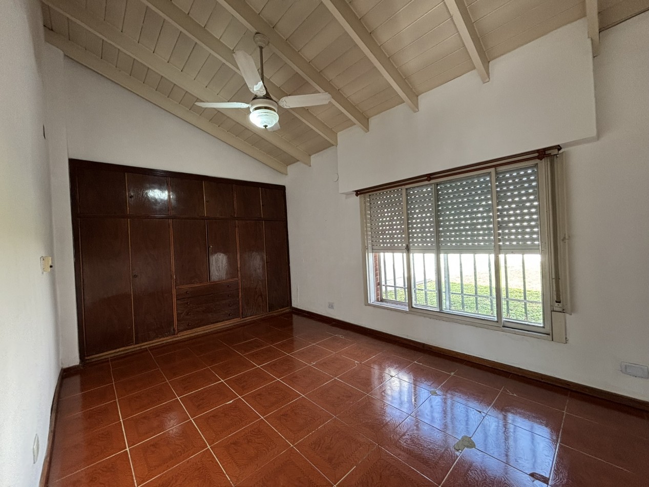 Chalet 3 ambientes en rotonda, Ciudad Evita
