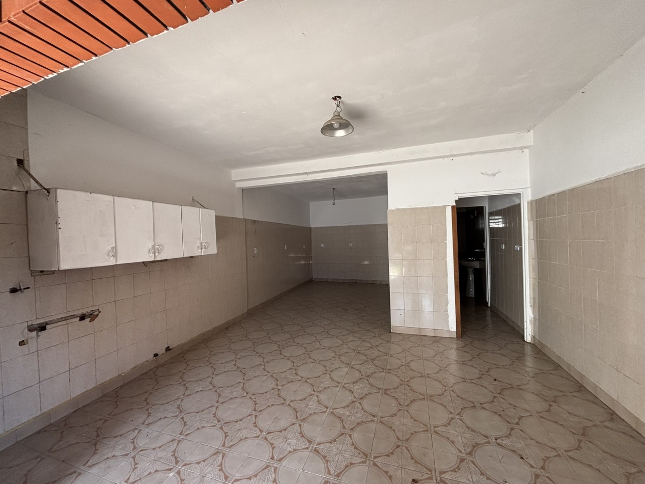 Chalet 3 ambientes en rotonda, Ciudad Evita
