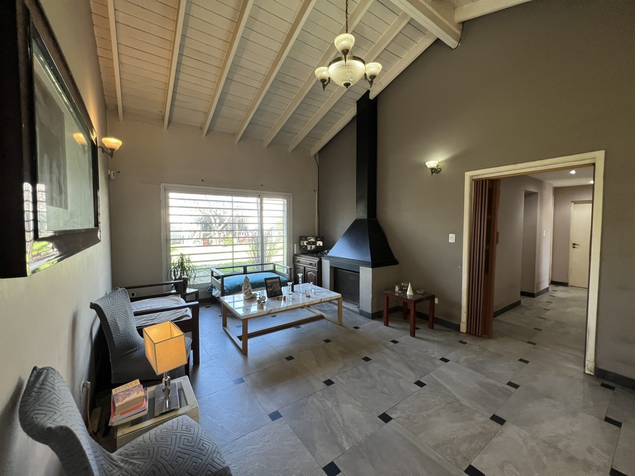 Chalet 7 ambientes, Circ. 2da - Ciudad Evita