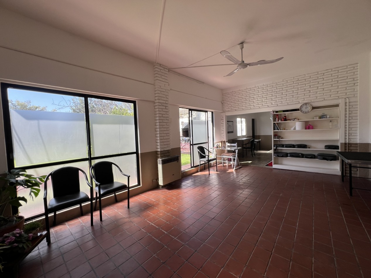 Chalet 7 ambientes, Circ. 2da - Ciudad Evita